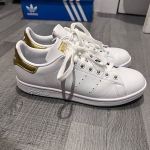 Stan smiths women Adidas size 7.5 with gold detail